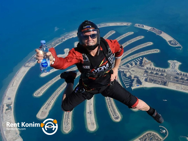 sky diving in Dubai