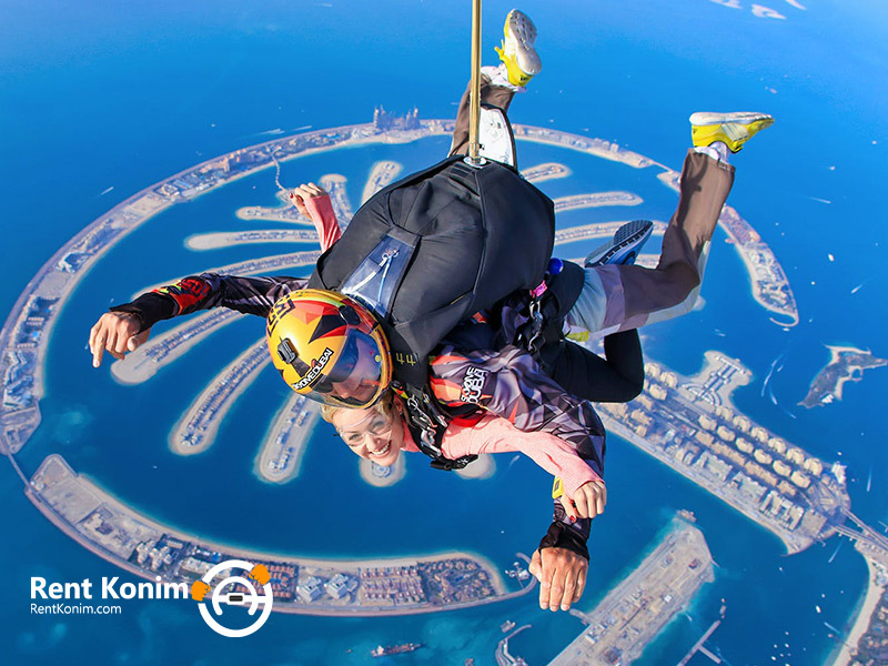 sky diving in Dubai