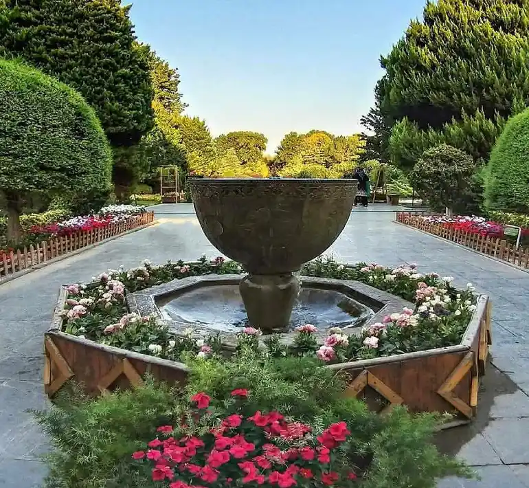 باغ گل‌های اصفهان از جاهای دیدنی اصفهان