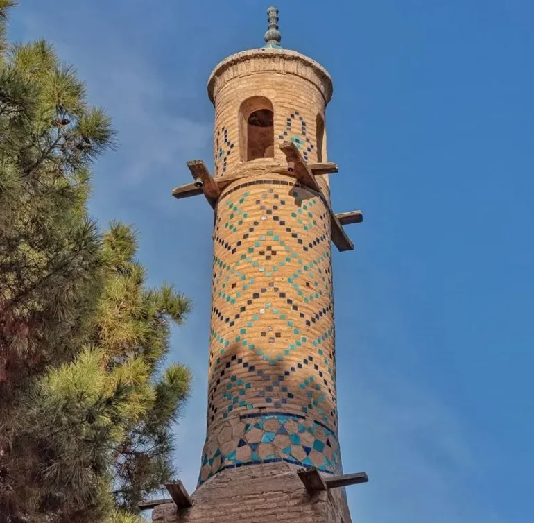 منارجنبان از جاهای دیدنی اصفهان