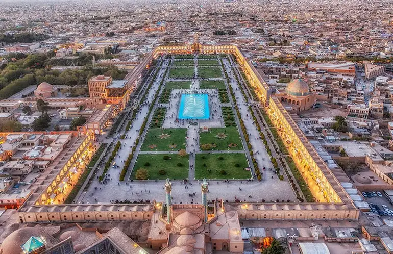 میدان نقش جهان​ از جاهای دیدنی اصفهان