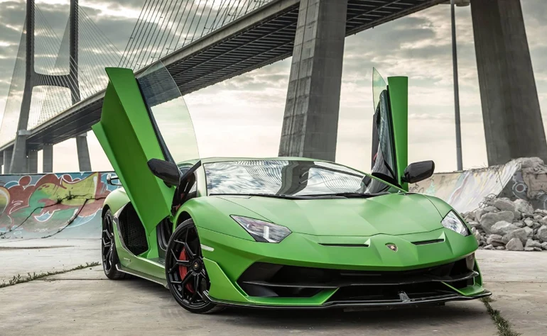 لامبورگینی آونتادور​ یکی از بهترین ماشین لامبورگینی