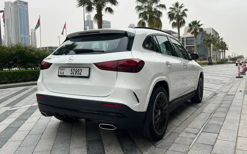 rent a benz gla 200 in dubai