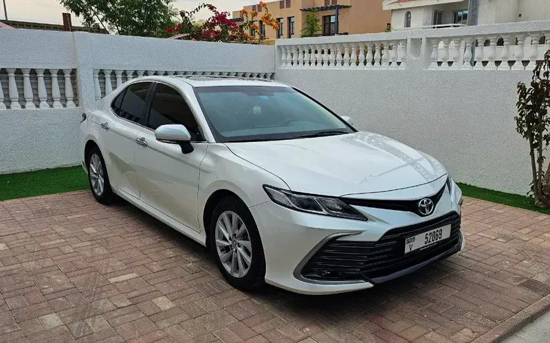 rent a toyota camry le in dubai