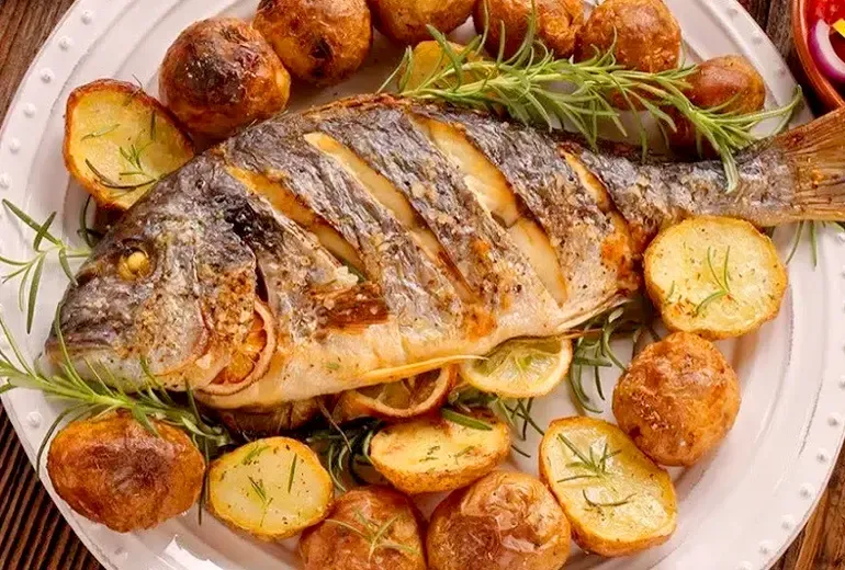 سمک مشوی از غذاهای دریایی کیش