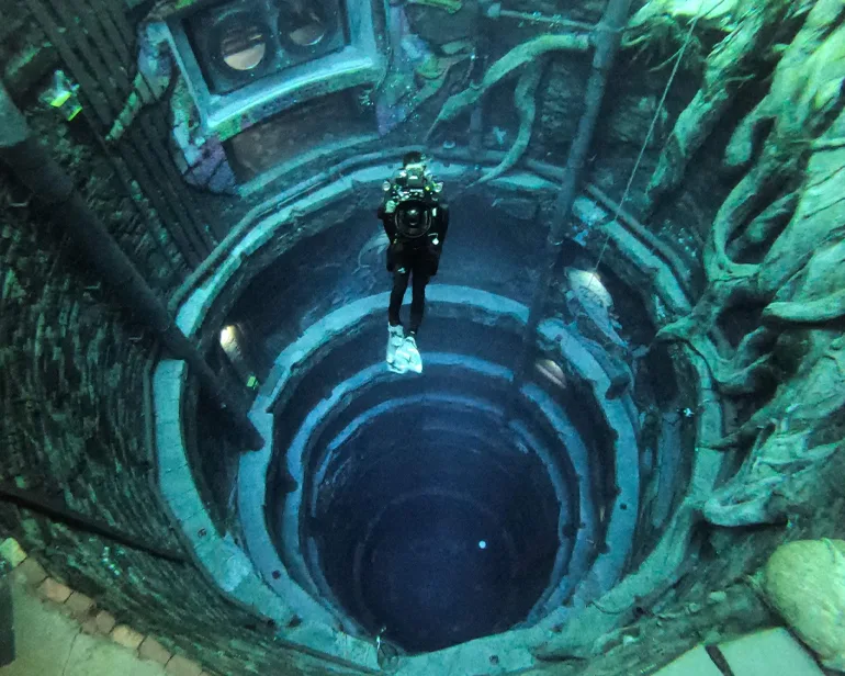 استخر دیپ دایو از استخرهای دبی