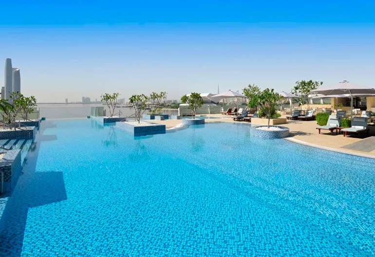 استخر جشنواره بین‌قاره‌ای از استخرهای دبی