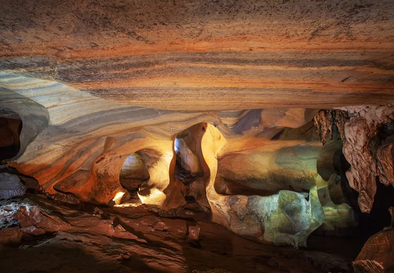 غار مِقیل در وادی بنی خالد عمان