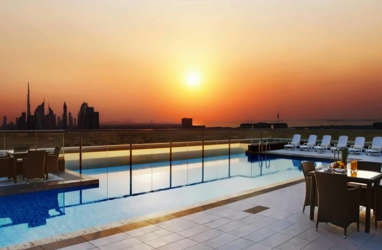 استخر هتل پارک رجیس کریس کین از استخرهای دبی