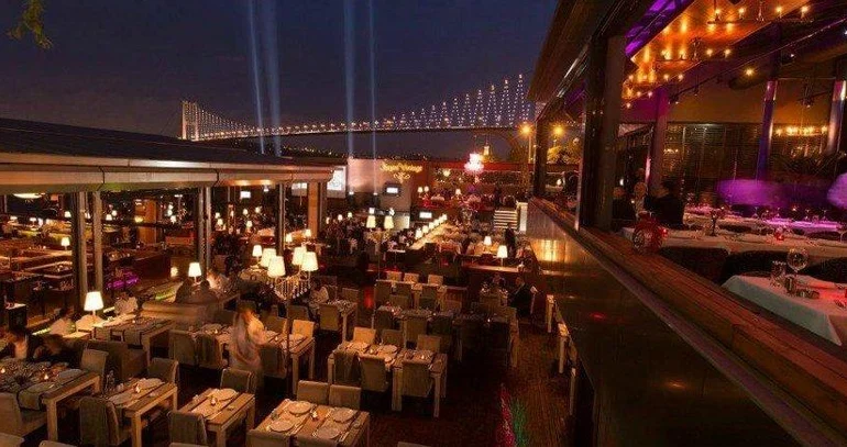 کلاب سورتی از بهترین کلاب های استانبول