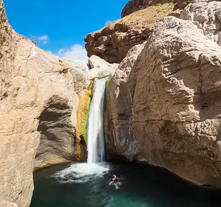 صخره‌ها و آبشار وادی بنی خالد عمان
