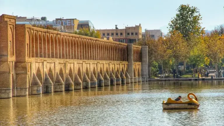 si o se pol bridge in Isfahan