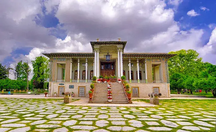 باغ عفیف آباد شیراز از بهترین جاذبه‌های دیدنی شیراز