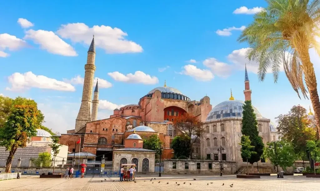 Why should we travel to Istanbul? | Everything you need to know